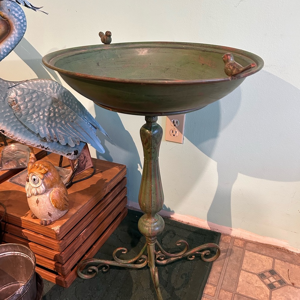 Iron Birdbath - Picture 3 of 3